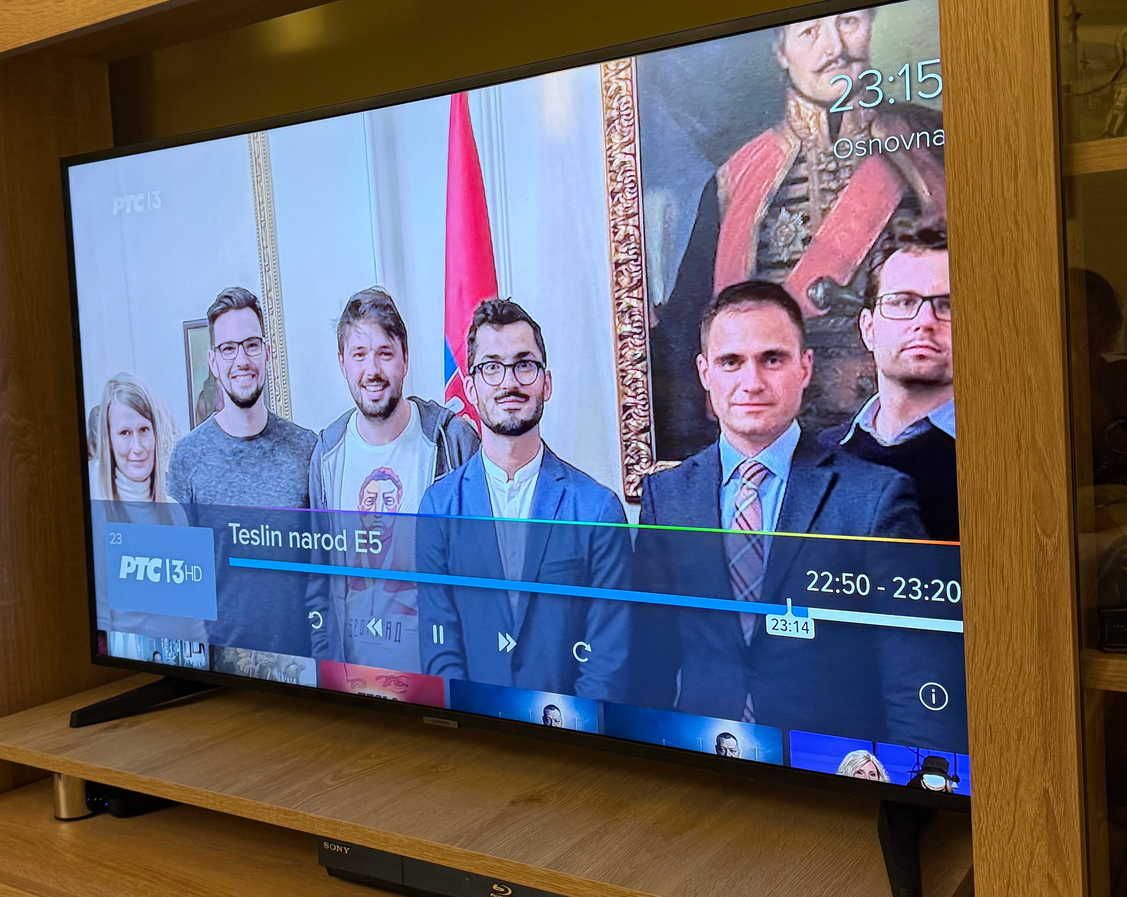 TV screen showing an episode of Teslin narod on RTS
